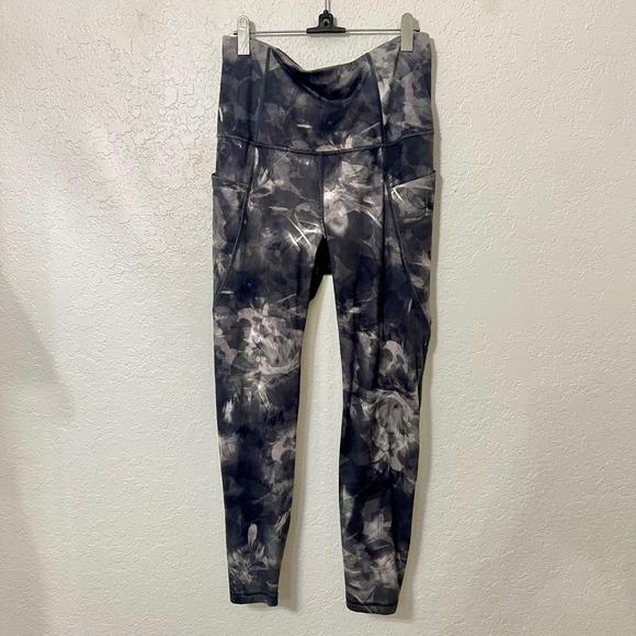 All in Motion Women's High Waisted Tie Dye Print Athletic Leggings L Pockets - Picture 3 of 7